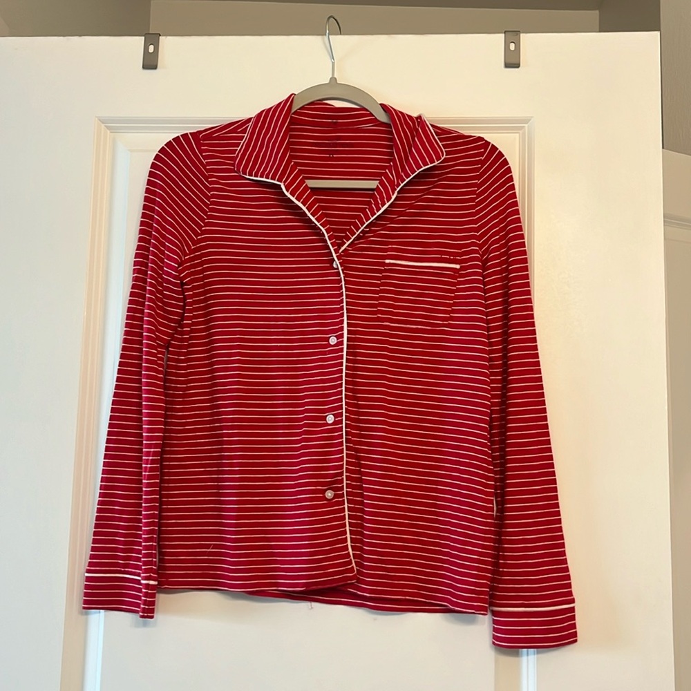 found this vineyard vines pj top on sale! never worn🫶